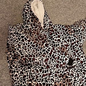 The comfy, leopard print, hoodie/sweatshirt